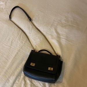 super chic black crossbody bag with gold accents from Zara👜🤎